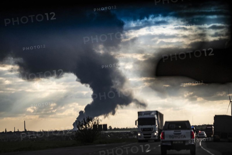 The Federal Minister for Economic Affairs and Climate Protection Robert Habeck (Alliance 90/The Greens) is visiting Poland, Ukraine and the Republic of Moldova from 17.04-19.04.2024. Odessa, 19.04.2024. Drive past the column of smoke in the port of Odessa, where there was a missile strike in the morning