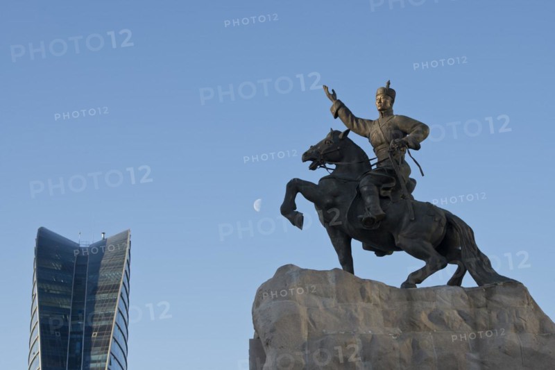 Blue Sky Tower and statue of Damdin Suekhbaatar on Sukhbaatar Square, Chinggis Square in the capital Ulaanbaatar, Ulan Bator, Mongolia, Asia