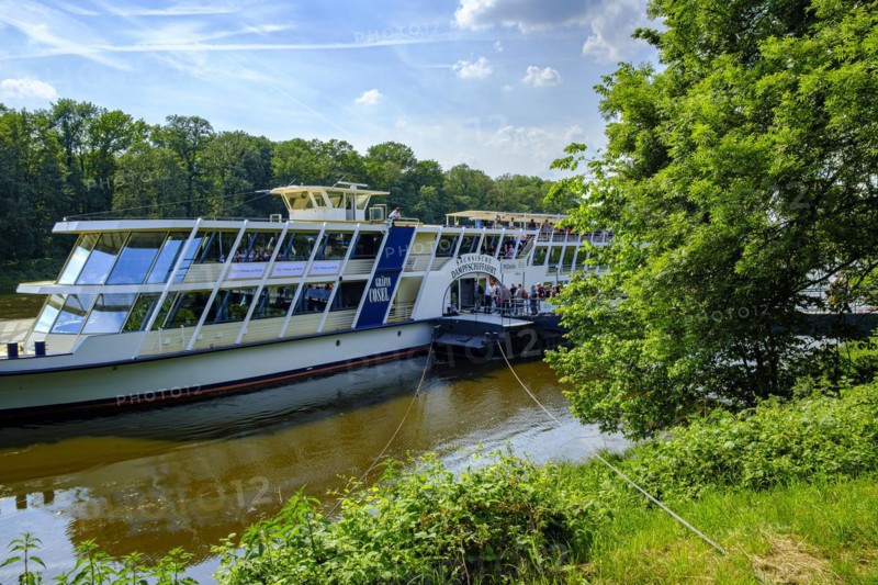 Passengers board the GRAeFIN COSEL passenger ship at the steamer landing stage in Pillnitz, Dresden, Saxony, Germany, Europe