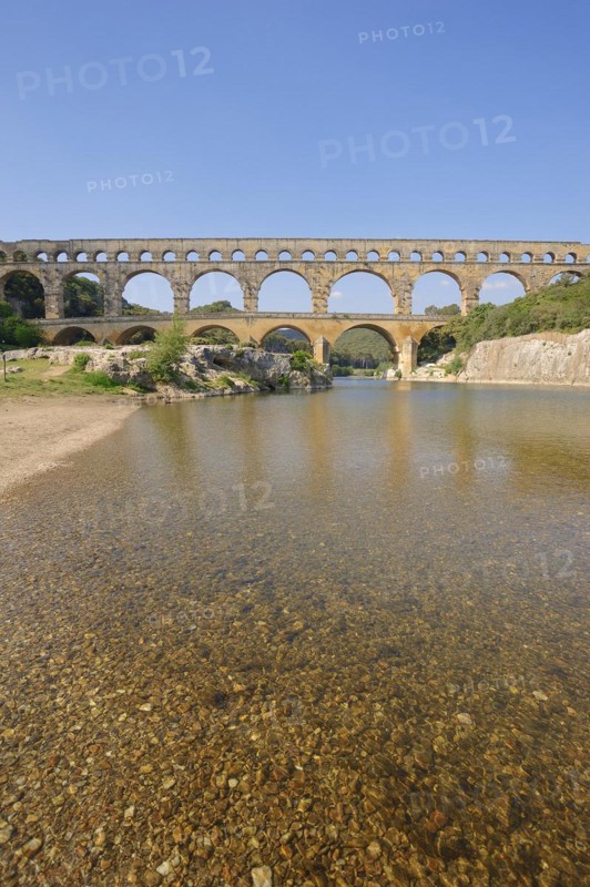 Pont du Gard, Roman aqueduct over the River Gardon, Vers-Pont-du-Gard, Languedoc-Roussillon, South of France, France, Europe