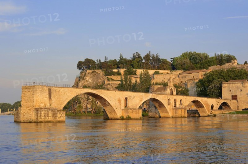 Pont Saint Benezet and Rhone bridge, Avignon, Vaucluse, Provence-Alpes-Cote d'Azur, South of France, France, Europe
