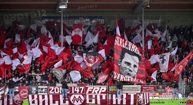 Fan block, fans, fan curve, flags, flags, atmosphere, atmospheric RB Leipzig RBL, Voith-Arena, Heidenheim, Baden-Wuerttemberg, Germany, Europe