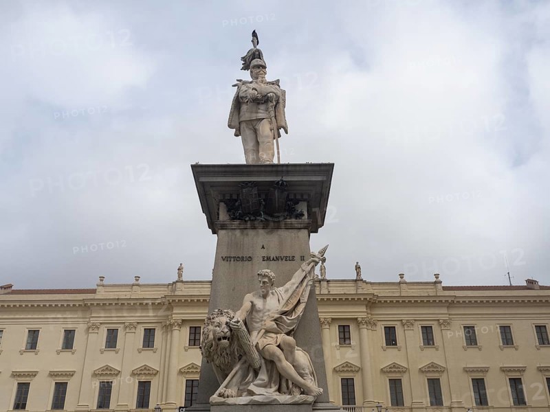 Monument to Vittorio Emanuele II, in front of the neoclassical Palazzo della Provincia, Piazza Italia, Sassari, Sardinia, Italy, Europe