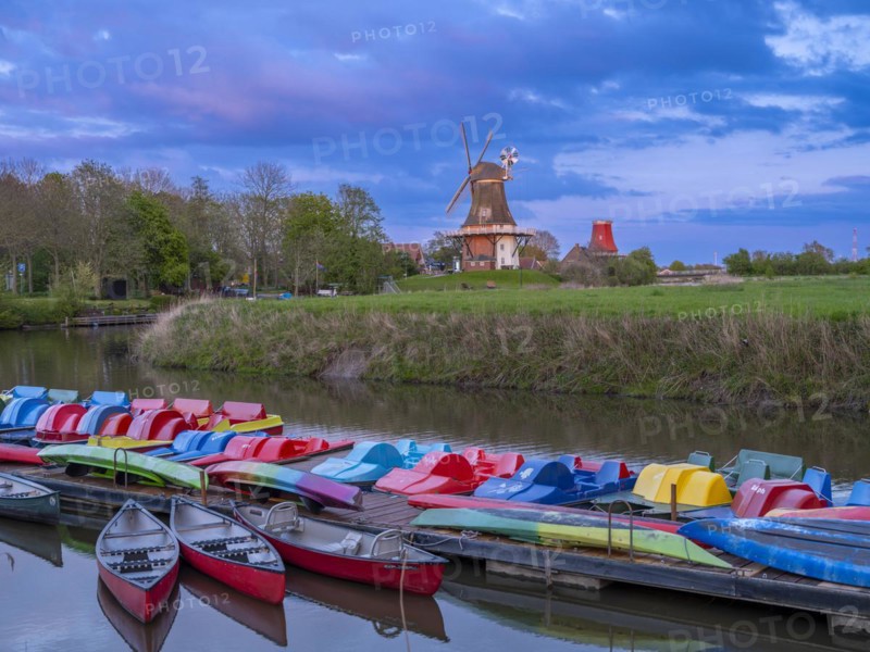 The Greetsiel twin mills, in front boats in the new Greetsieler Sieltief, Greetsiel, Krummhoern, East Frisia, Lower Saxony, Germany, Europe