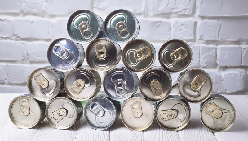 Symbol photo, many empty cans on a white background, AI generated, AI generated