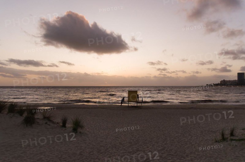 MONTEVIDEO, URUGUAY, Dezember 29, 2023: Beautiful sunset at Ramirez beach in Montevideo, Uruguay, South America