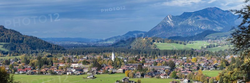Mountain panorama from south to Oberstdorf, behind it the Gruenten, 1738m, Oberallgaeu, Allgaeu, Bavaria, Germanypa