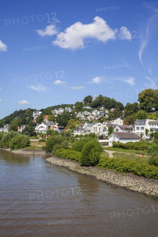 Suellberg with Elbufer with villas and residential buildings, Blankenese district, Hamburg, Germany, Europe