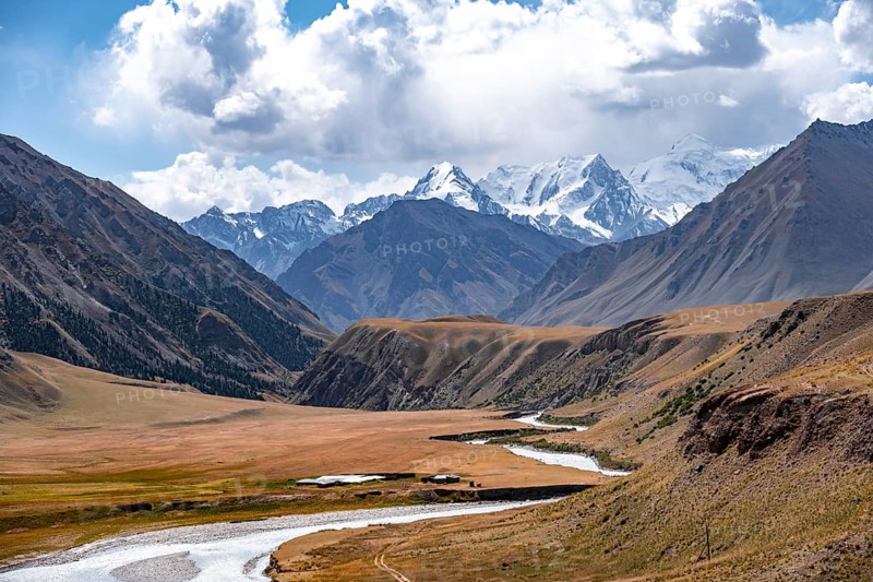 Mountain valley and river in the Tien Shan, Engilchek Valley, Kyrgyzstan, Issyk Kul, Kyrgyzstan, Asia
