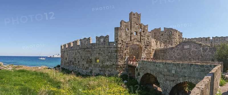 St Paul's Gate, Old Town of Rhodes, UNESCO World Heritage Site, Rhodes, Dodecanese archipelago, Greek islands, Greece, Europe