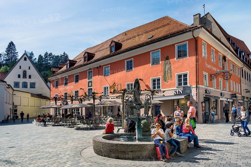The Taenzelfest fountain at the fruit market, Kaufbeuern, Allgaeu, Swabia, Bavaria, Germany, Europe