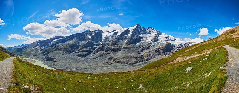 View from Gamsgrubenweg at Franz Joseph Hoehe into the mountains (Grossglockner) with Pasterze on a sunny day at Hochalpenstrasse, Pinzgau, Salzburg, Austria, Europe
