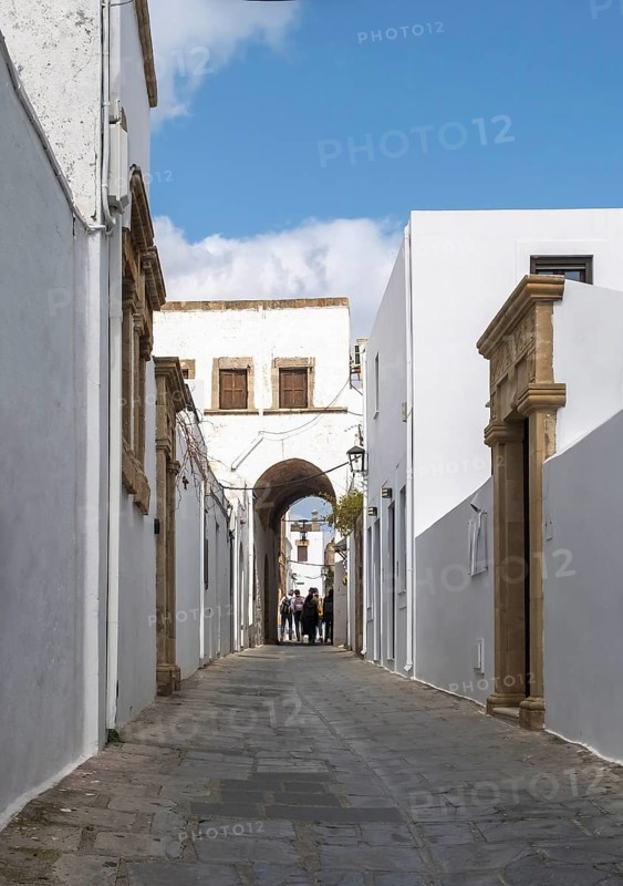 Old town alley with historic captains' houses, Lindos, Rhodes, Dodecanese archipelago, Greek islands, Greece, Europe