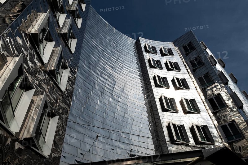 Frank-Gehry-Bauten, Neuer Zollhof, Duesseldorf Media Harbour, North Rhine-Westphalia, Germany, Europe