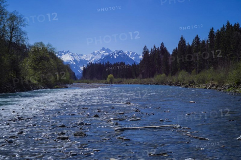 Iller, near Oberstdorf, with the Allgaeu Alps behind it, Oberallgaeu, Bavaria, Germany, Europe