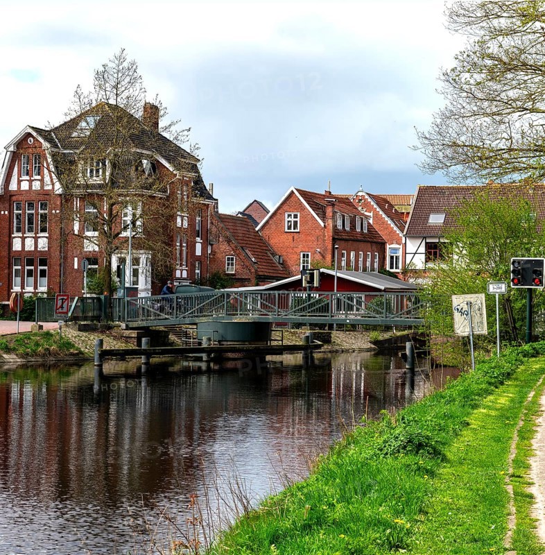Am Roten Siel, bicycle and pedestrian bridge Witwenbruecke, Emden, East Frisia, Lower Saxony, Germany, Europe