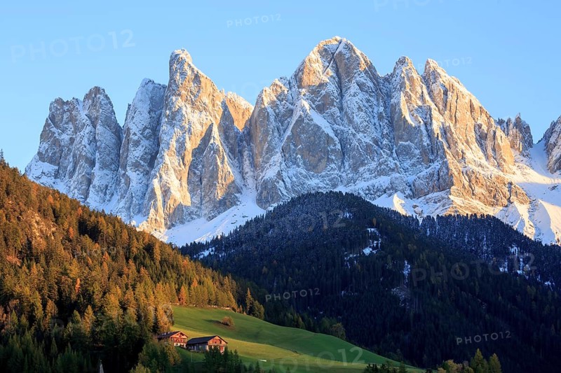 Rocky mountain peaks in the warm light of the setting sun, Italy, Trentino-Alto Adige, Alto Adige, Bolzano province, Dolomites, Santa Magdalena, St. Maddalena, Funes Valley, Odle, Puez-Geisler Nature Park in autumn, Europe