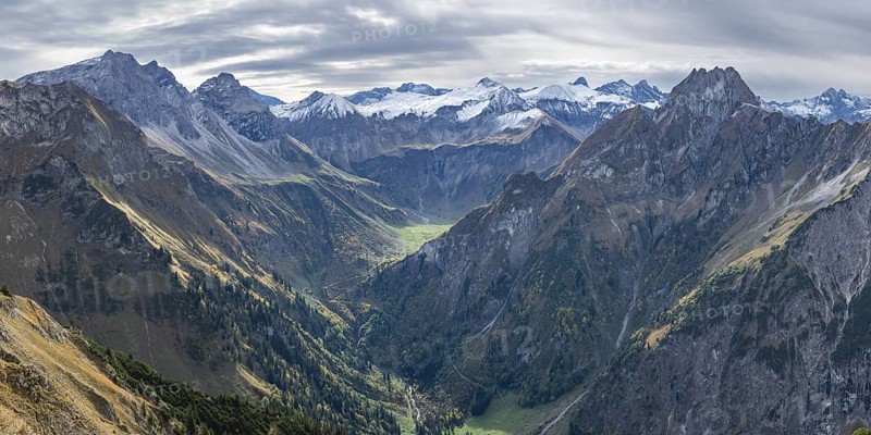 Mountain panorama from Laufbacher-Eckweg to Grosser Wilder, 2379m, into Oytal and to Hoefats, 2259m, Allgaeu Alps, Allgaeu, Bavaria, Germany, Europe