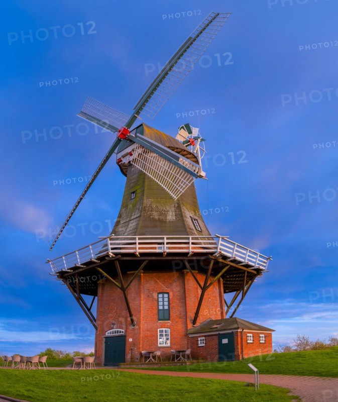 The Green Mill, one of Greetsiel's twin mills, Greetsiel, Krummhoern, East Frisia, Lower Saxony, Germany, Europe