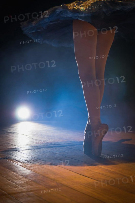 Closeup of ballet dancer legs on fingertips. Beautiful classical ballet composition. Poite