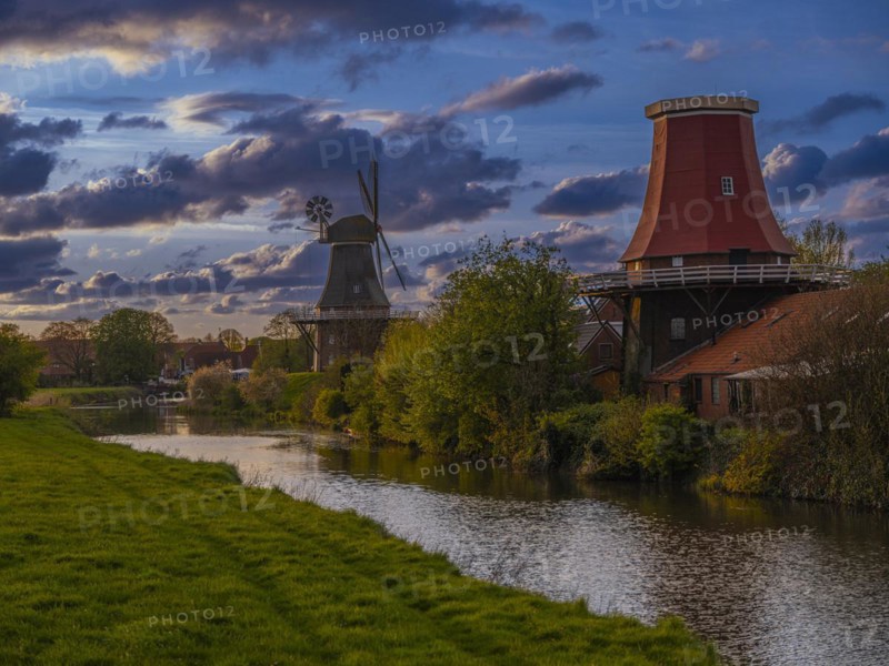 The twin mills at the old Greetsieler Sieltief at sunset, Greetsiel, Krummhoern, East Frisia, Lower Saxony, Germany, Europe