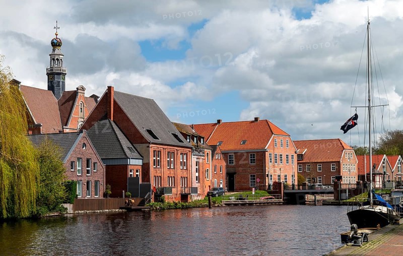 Falderndelft, view towards the bascule bridge Friedrich-Ebert-Strasse, upper left tower of the New Church, Emden, East Frisia, Lower Saxony, Germany, Europe