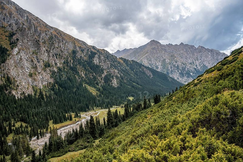 Green Mountain Valley, Chong Kyzyl Suu Valley, Terskey Ala Too, Tien-Shan Mountains, Kyrgyzstan, Asia