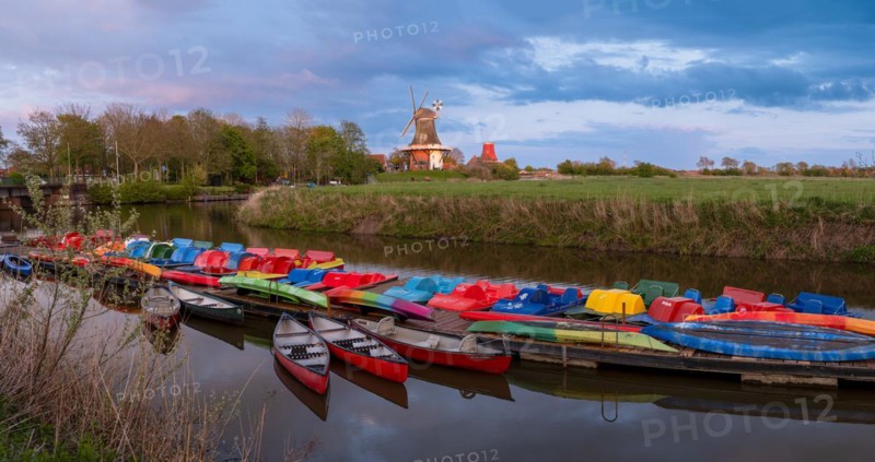 The Greetsiel twin mills, in front boats in the new Greetsieler Sieltief, Greetsiel, Krummhoern, East Frisia, Lower Saxony, Germany, Europe
