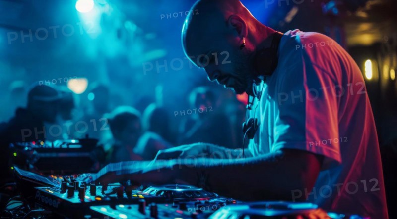 DJ is playing modern electronic music at a popular nightclub, AI generated