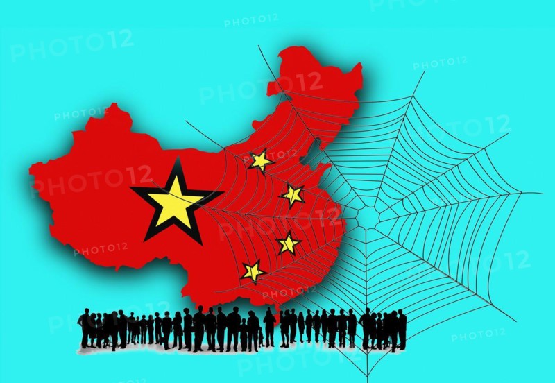 Symbolic image, China, surveillance, social spider web, trade dispute, punitive tariffs, economic war, international markets, East-West conflict, hegemony, global economy, dominance, Germany, espionage, social media, social networks, global spider web, GDPR General Data Protection Regulation, data siphoning, data collection, data sale, security, Tiktok, Huawei, Europe