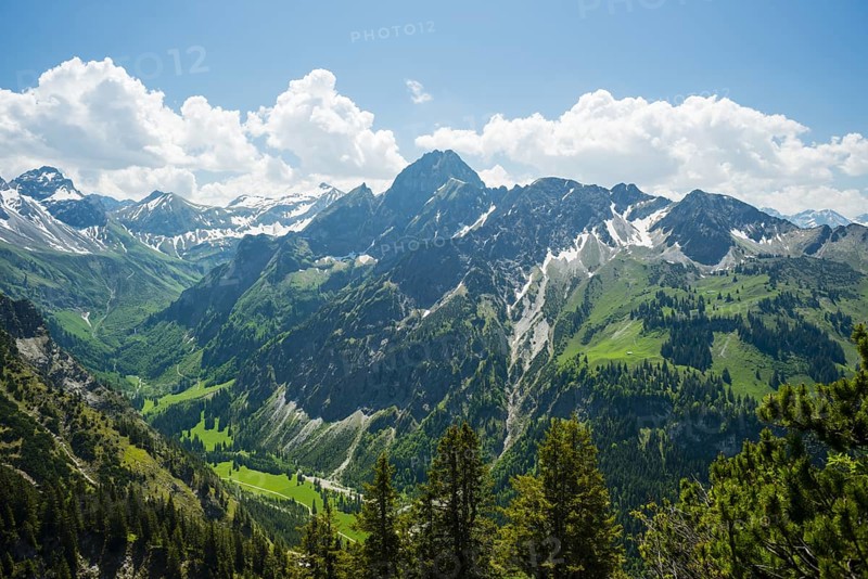 Panorama from the gliding path into the rear Oytal and to Hoefats, 2259m, Allgaeu Alps, Allgaeu, Bavaria, Germany, Europe
