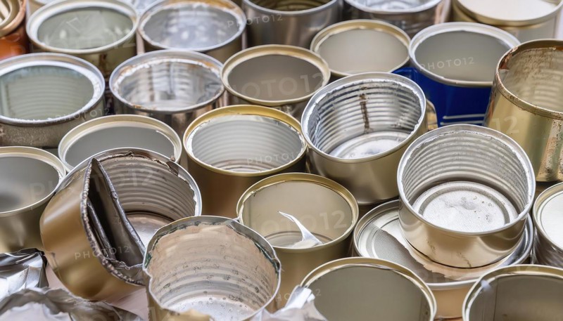Symbol photo, waste, a large amount of empty open broken tinplate cans on a heap, AI generated, AI generated