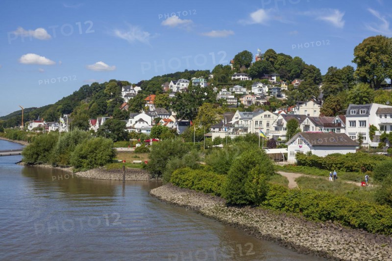 Suellberg with Elbufer with villas and residential buildings, Blankenese district, Hamburg, Germany, Europe