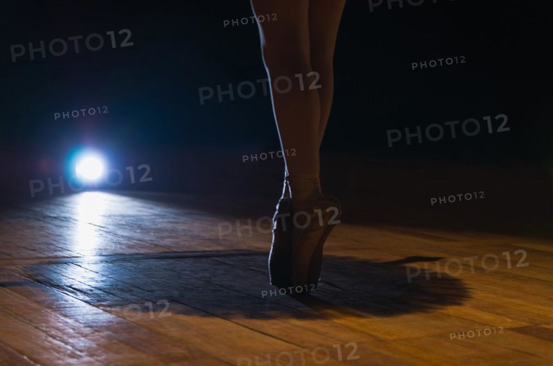 Closeup of ballet dancer legs on fingertips. Beautiful classical ballet composition. Poite