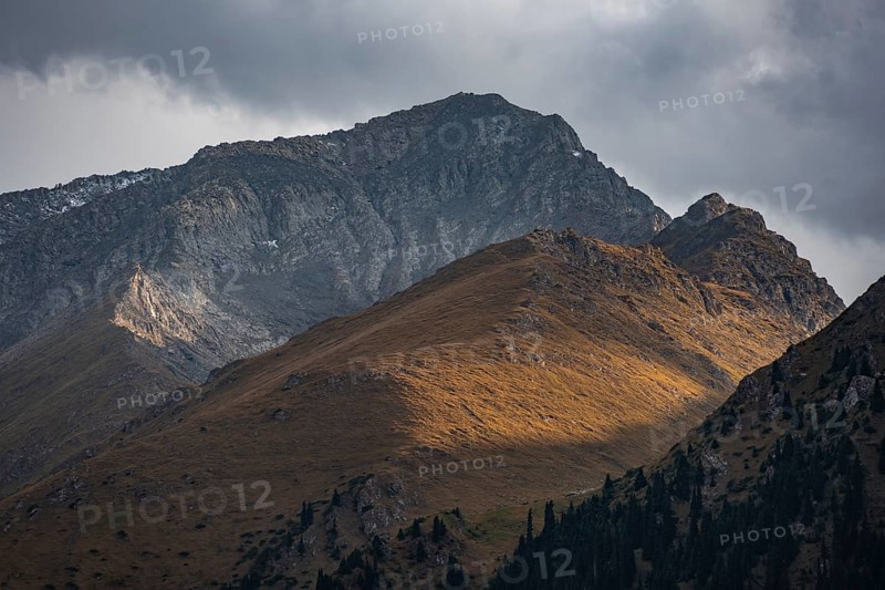 Dramatic mountains and rocks, mountain valley, Chong Kyzyl Suu Valley, Terskey Ala Too, Tien-Shan Mountains, Kyrgyzstan, Asia