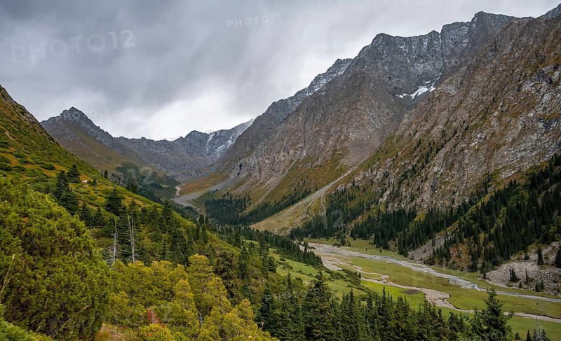 Green Mountain Valley, Chong Kyzyl Suu Valley, Terskey Ala Too, Tien-Shan Mountains, Kyrgyzstan, Asia