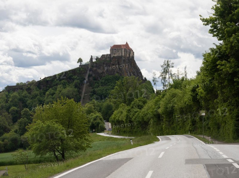 Road leading to Riegersburg Castle, Riegersburg Castle in the background, Styrian volcanic country near Riegersburg, Styria, Austria, Europe