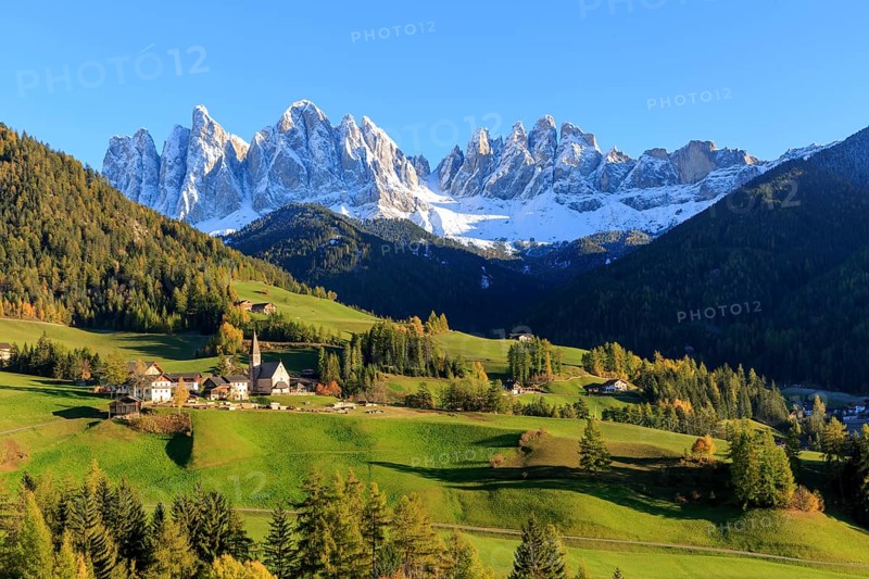 A small church in the midst of an autumnal mountain landscape in South Tyrol, Italy, Trentino-Alto Adige, Alto Adige, Bolzano province, Dolomites, Santa Magdalena, St. Maddalena, Funes Valley, Odle, Puez-Geisler Nature Park in autumn, Europe