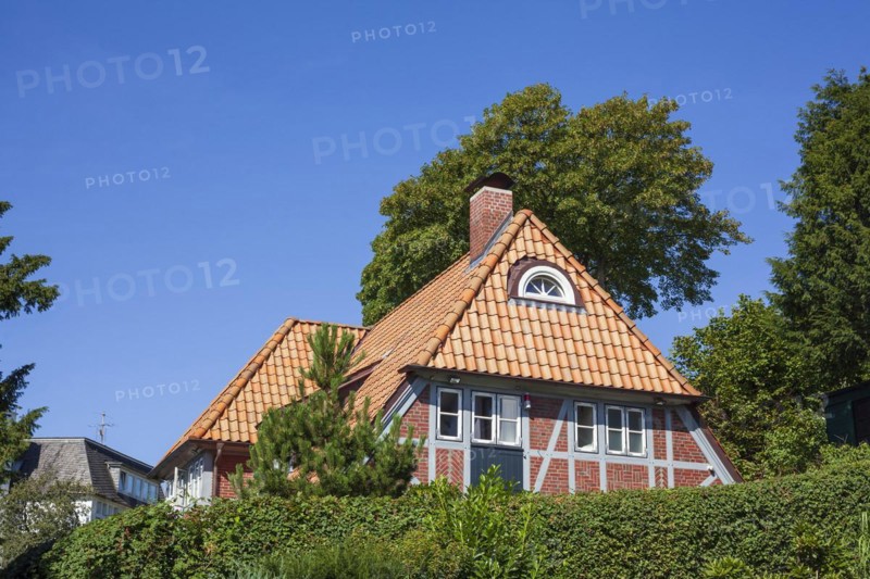 Old half-timbered house in the Treppenviertel, residential building, Blankenese district, Hamburg, Germany, Europe