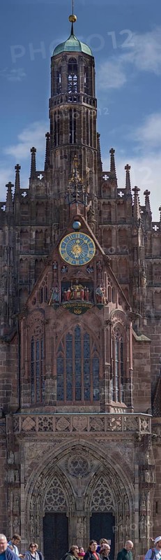 Church of Our Lady with the famous Maennleinlaufen under the tower clock, for over 500 years the seven electors have passed Emperor Charles IV, Hauptmarkt, Nuremberg, Middle Franconia, Bavaria, Germany, Europe