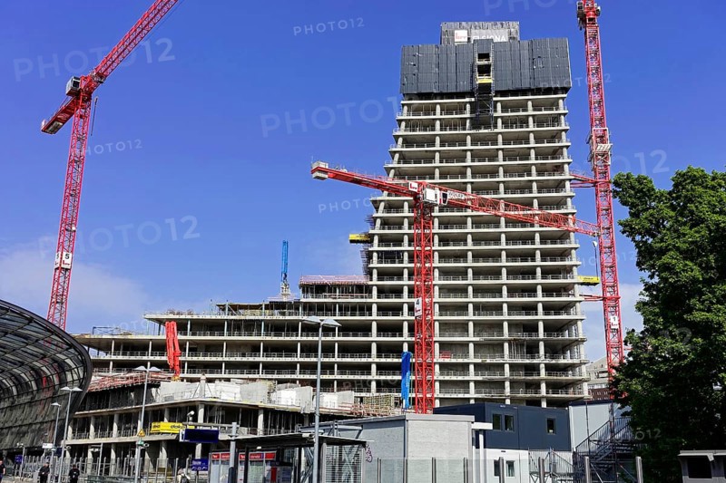 Elbtower, unfinished skyscraper in the east of Hamburg's Hafencity, designed by David Chipperfield, SIGNA HOLDING, cranes rise into the blue sky above a large building under construction with visible scaffolding, Hamburg-Hafencity, Hamburg, Hanseatic City of Hamburg, Germany, Europe