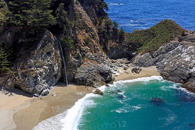 A powerful waterfall flows between rocky cliffs into the sea, Big Sur Pfeiffer, US 1, North America, USA, South-West, California, California, North America