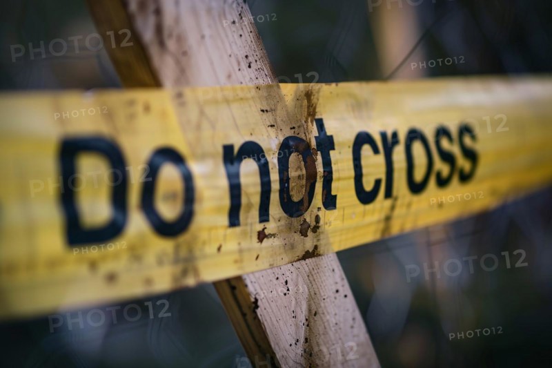 Yellow police tape with text 'Do not cross' at crime scene. KI generiert, generiert, AI generated