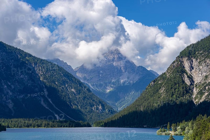 Plansee and Ammergau Alps, behind it the Thaneller, 2143m, Lechtal Alps, Tyrol, Austria, Europe