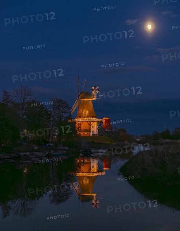 The Greetsiel Twin Mills at full moon, the Green Mill is reflected in the Old Greetsiel Deep, Greetsiel, Krummhoern, East Frisia, Lower Saxony, Germany, Europe
