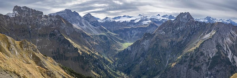 Mountain panorama from Laufbacher-Eckweg to Schneck, 2268m, Grosser Wilder, 2379m, into Oytal and to Hoefats, 2259m, Allgaeu Alps, Allgaeu, Bavaria, Germany, Europe