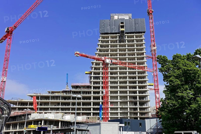 Elbtower, unfinished skyscraper in the east of Hamburg's Hafencity, designed by David Chipperfield, SIGNA HOLDING, A multi-storey building under construction with cranes against a clear blue sky, Hamburg-Hafencity, Hamburg, Hanseatic City of Hamburg, Germany, Europe