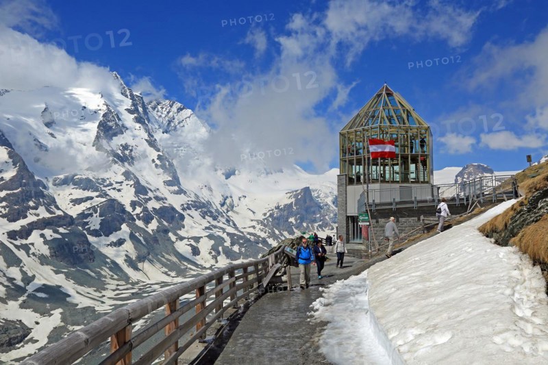 Swarovski observation tower, Kaiser-Franz-Josefs-Hoehe on the Kaiserstein panorama trail, Grossglockner, Hohe Tauern National Park, Winkl, Austria, Europe