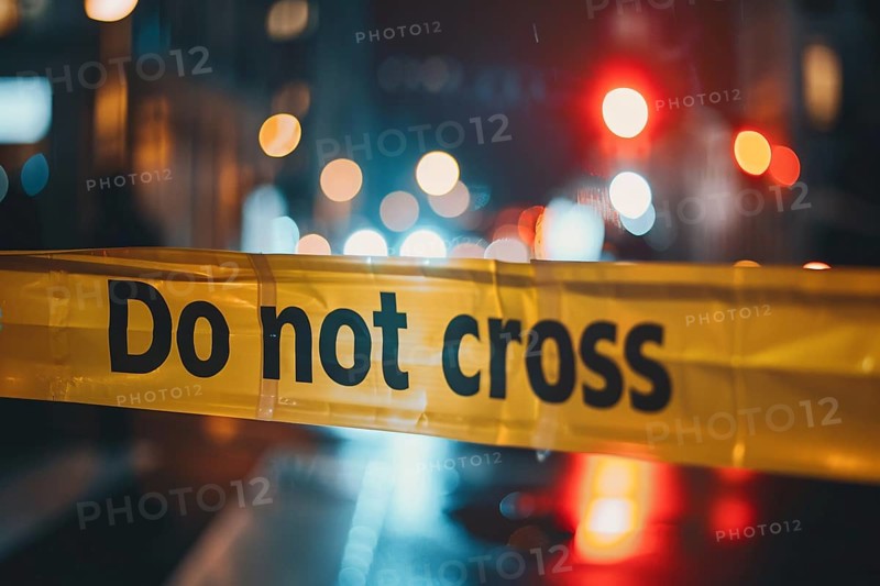 Yellow police tape with text 'Do not cross' at crime scene. KI generiert, generiert, AI generated