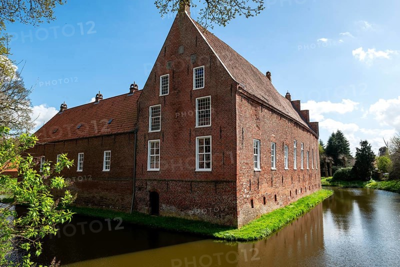East Frisian chieftain's castle, Hinta moated castle in the village of Hinte, Aurich district, East Frisia, Lower Saxony, Germany, Europe